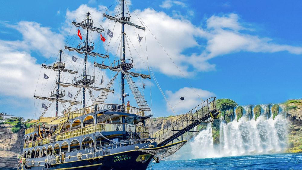 Yacht Tour Antalya 2025 – Pirates Boat Experience with Swimming & Fun
