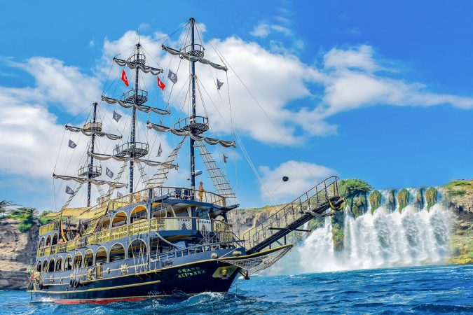 Yacht Tour Antalya 2025 – Pirates Boat Experience with Swimming & Fun